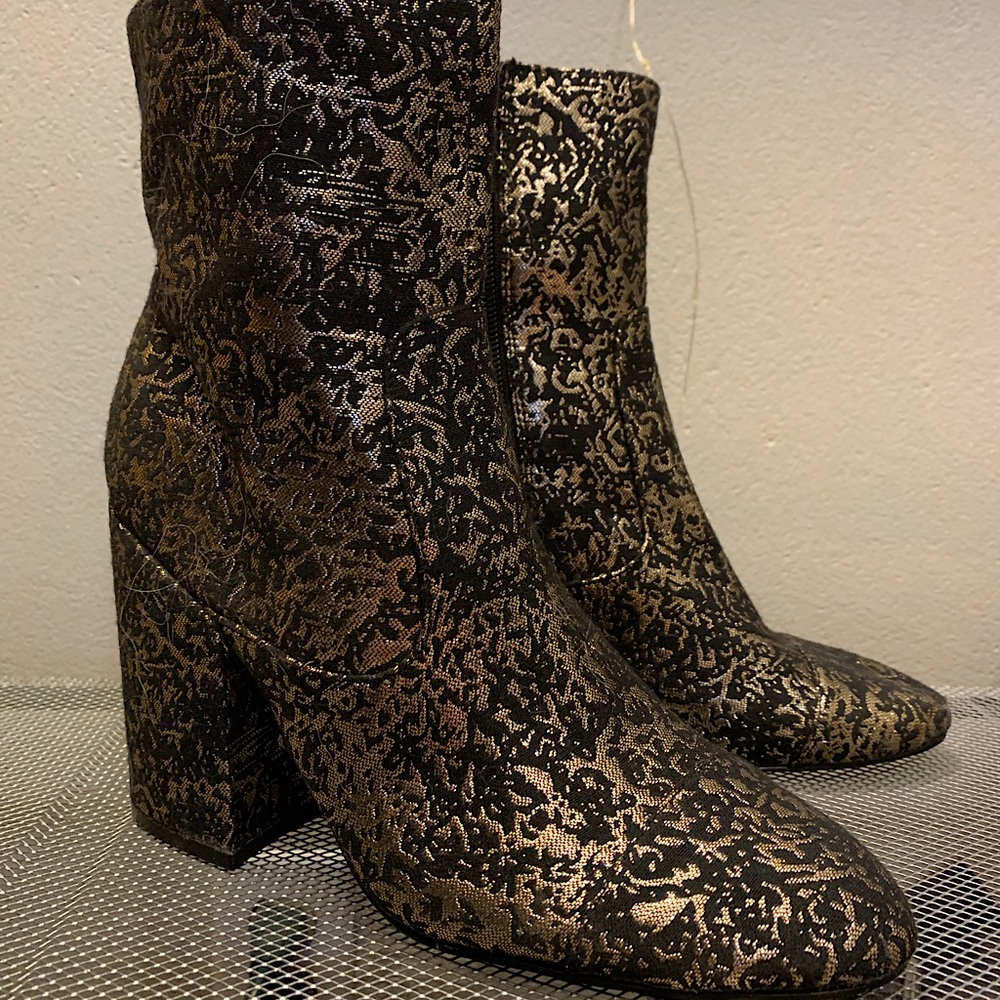 Indigo Rd “Brooke”:Black and Gold